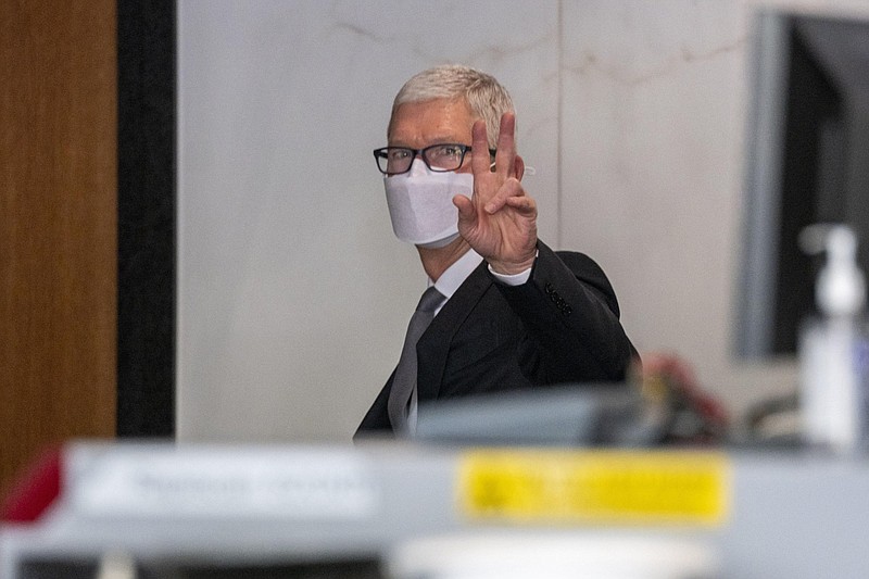 Tim Cook, chief executive officer of Apple, gestures in May while exiting U.S. district court in Oakland.
(Bloomberg (WPNS)/David Paul Morris)