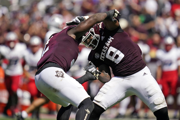 WholeHogSports - Everett leading Aggies' defense