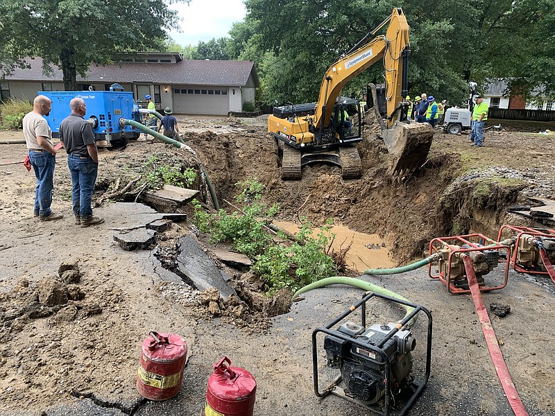 A crew with the Fayetteville water deparment repair a water main Tuesday, Sept. 21, 2021 near Sharon Street and Pine Avenue in Fayetteville. (NWA Democrat-Gazette/ANDY SHUPE)