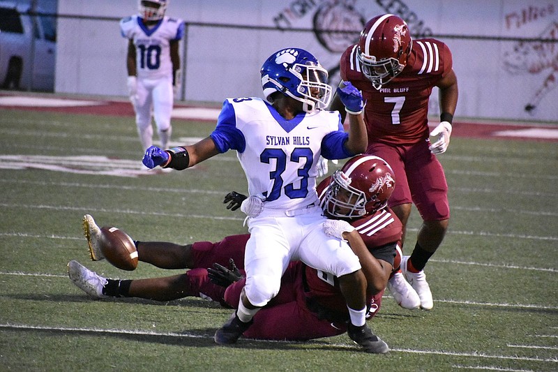 X’Zaevion Barnett of Pine Bluff strips the ball from Sylvan Hills running back Dylan Harris with Tyrea Campbell (7) in on the play on the Bears’ first drive of the game Friday night at Jordan Stadium. For coverage of the game between Watson Chapel and Pulaski Academy, see Sports, 7C.
(Pine Bluff Commercial/I.C. Murrell)