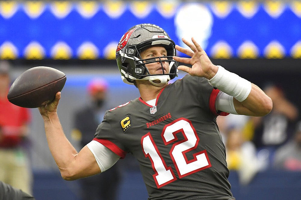 Stafford tosses 4 TDs; Bucs' streak ends