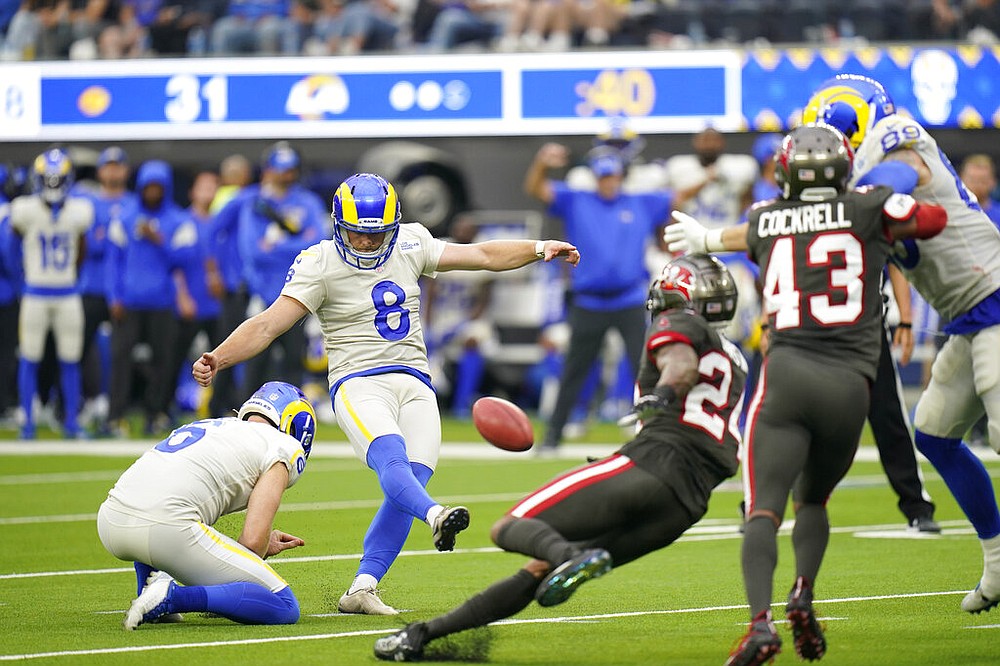 Stafford tosses 4 TDs; Bucs' streak ends