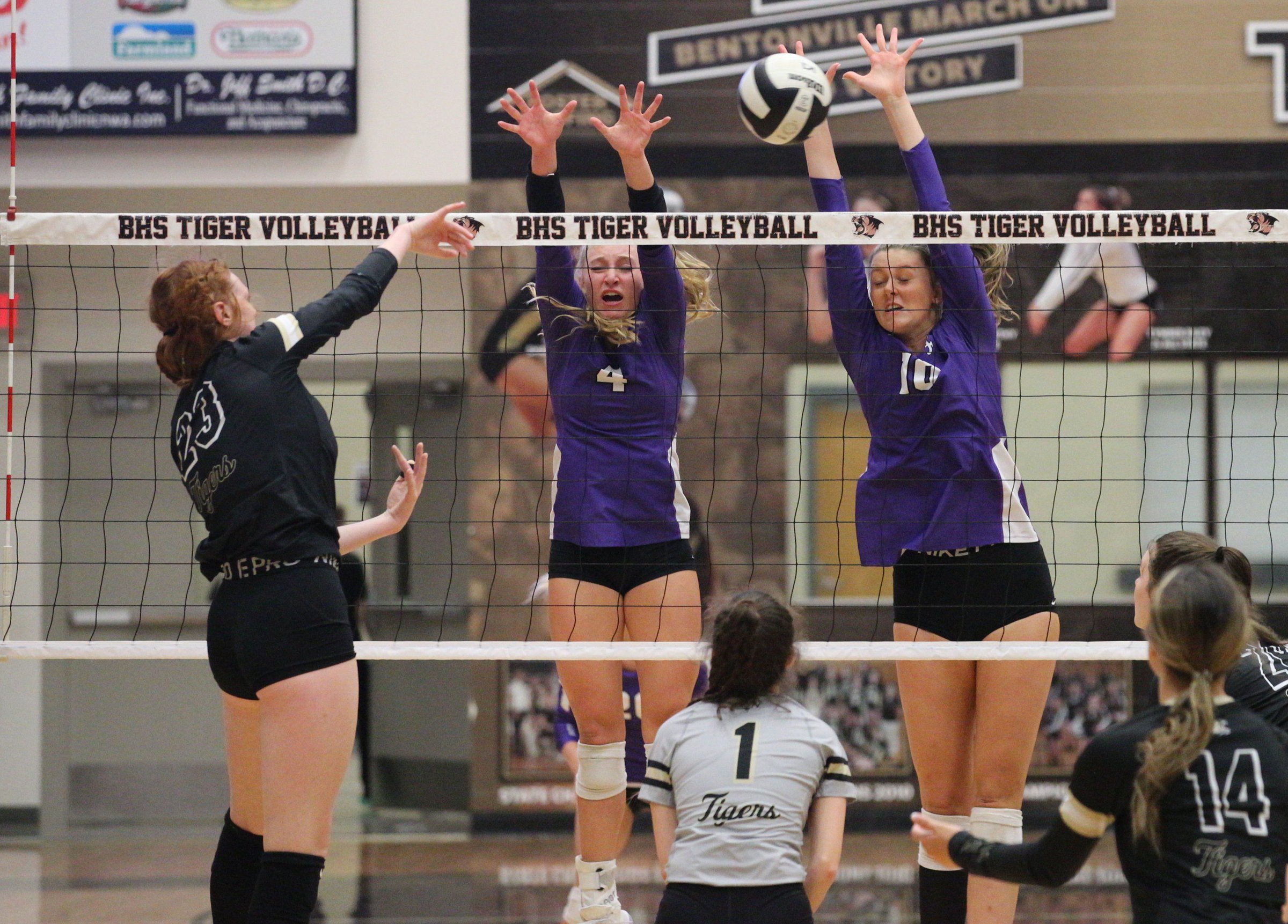 Phelan leads Fayetteville to sweep of Bentonville - Vimarsana News