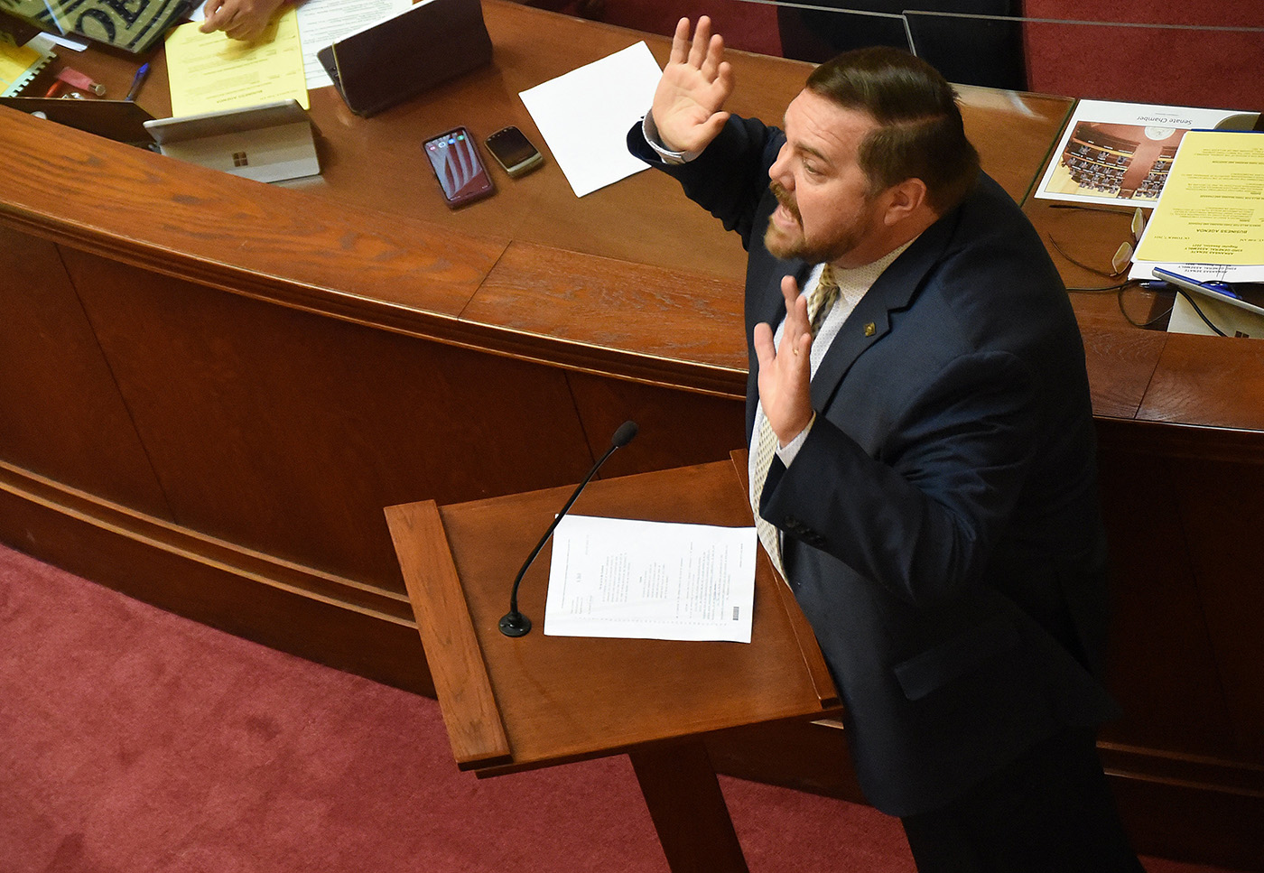 Arkansas lawmakers pause adjournment to push through bill banning demands for employee vaccine status - Vimarsana News