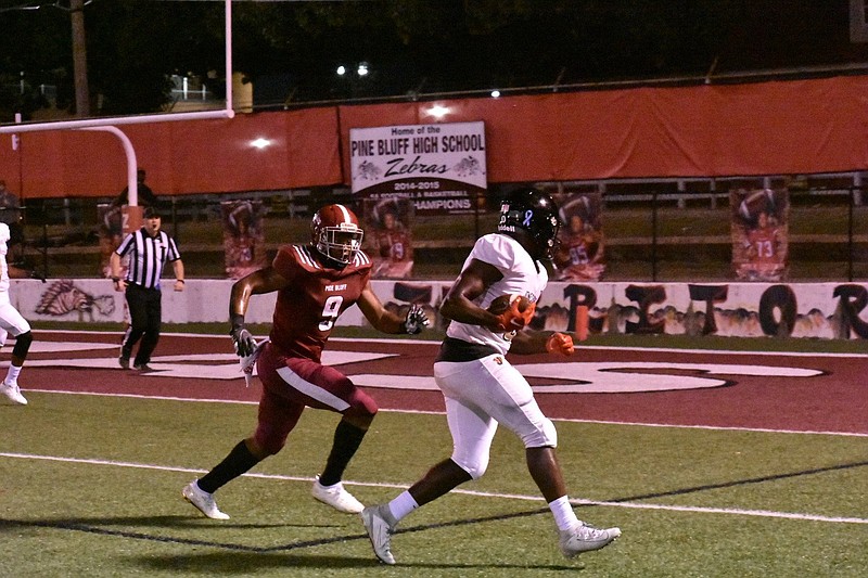 Tyrin Ruffin of Jonesboro spins away from X’Zaevion Barnett of Pine Bluff on a 27-yard completion for a first down in the first quarter Friday at Jordan Stadium. 
(Pine Bluff Commercial/I.C. Murrell)