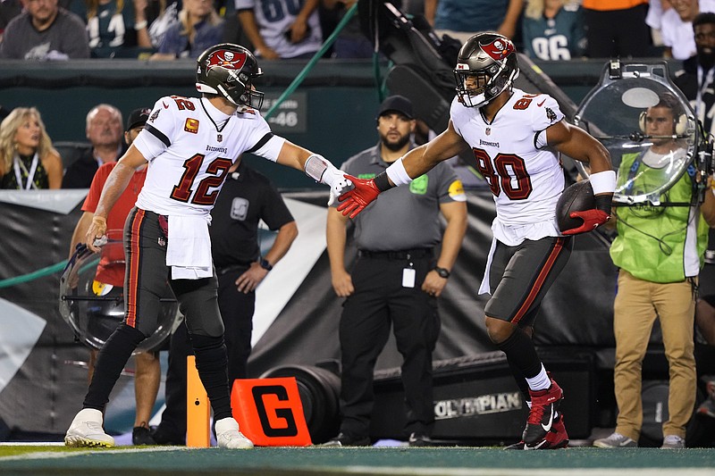 Tampa Bay quarterback Tom Brady celebrates with tight end O.J. Howard (right) after Howard’s touchdown catch during the first half of the Buccaneers’ 28-22 victory over the Philadelphia Eagles on Thursday in Philadelphia. Brady passed for 297 yards and two touchdowns.
(AP/Matt Slocum)