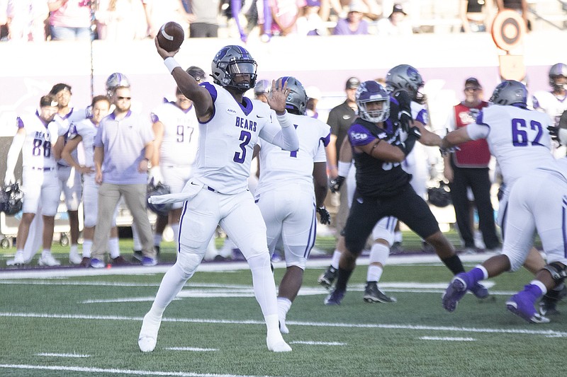 Quarterback Breylin Smith and the University of Central Arkansas offense will face an Eastern Kentucky defense today that Coach Nathan Brown called an “Iowa State-type,” with three linemen up front and eight surrounding them.
(Photo courtesy University of Central Arkansas)