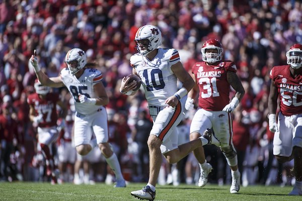 Arkansas outplayed down the stretch, falls to Auburn at home - Vimarsana News