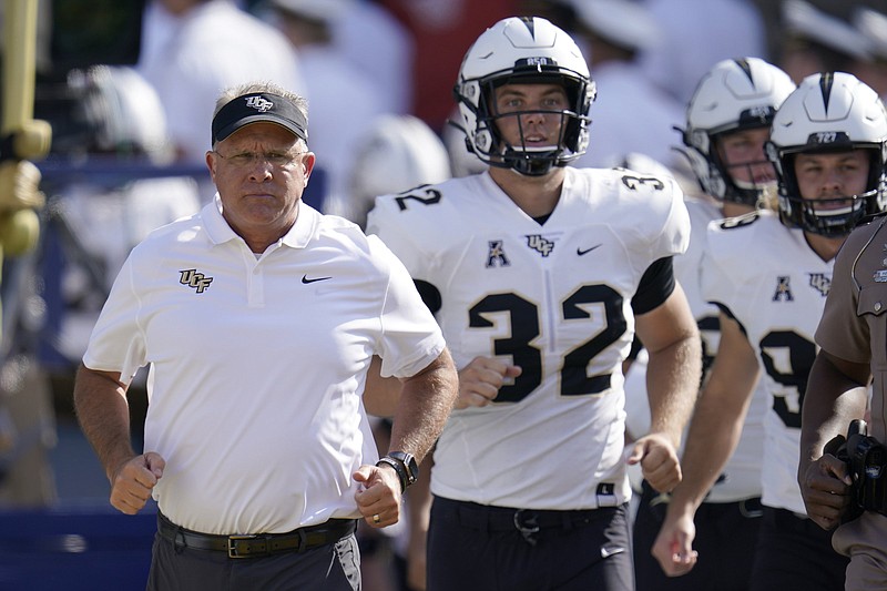 Coach Gus Malzahn (left) and the Central Florida Knights take on the Memphis Tigers today in American Athletic Conference action.
(AP/Julio Cortez)