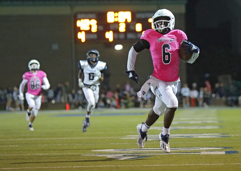 PHOTOS BY STEPHEN B. THORNTON .Pulaski Academy's Joseph Himon has a clear path to a TD against Little Rock Christian during the first half of their football game Friday Oct. 22, 2021 in Little Rock. .More photos at arkansasonline.com/1023Pulaski/..