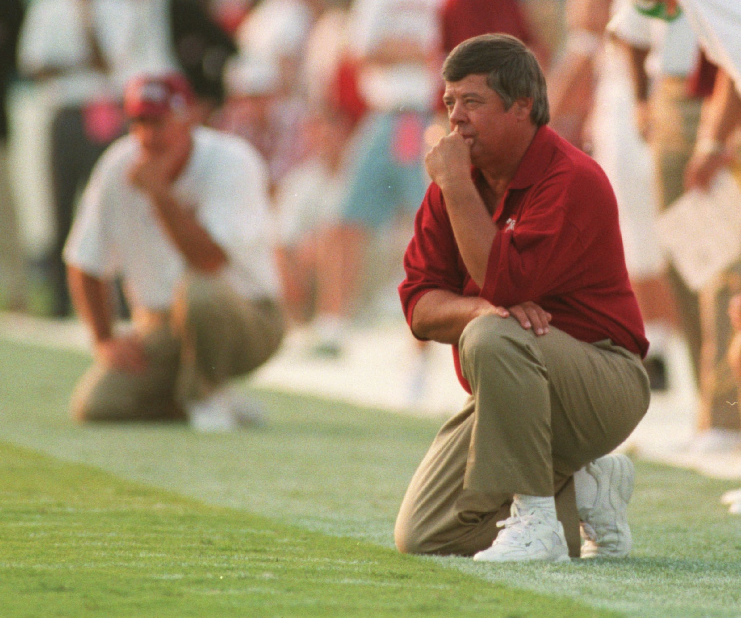 Ex-Hogs' DC, Dunn, dies at 75 - Vimarsana News