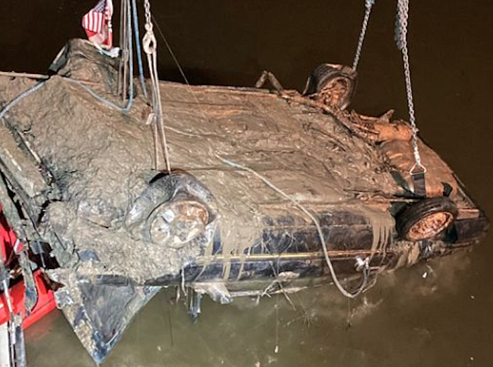 A vehicle believed to belonged to a woman who went missing on Sept. 11, 1998, is pulled from water in Pope County. (Courtesy of Pope County sheriff's office)