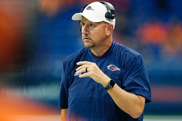 Former Hog Assistant Traylor Signs Extension At Utsa 