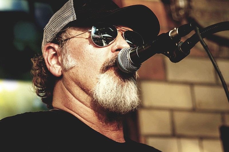 LIVE MUSIC IN ARKANSAS Jason Lee Hale and his guitar a Stone’s Throw away Northwest Arkansas