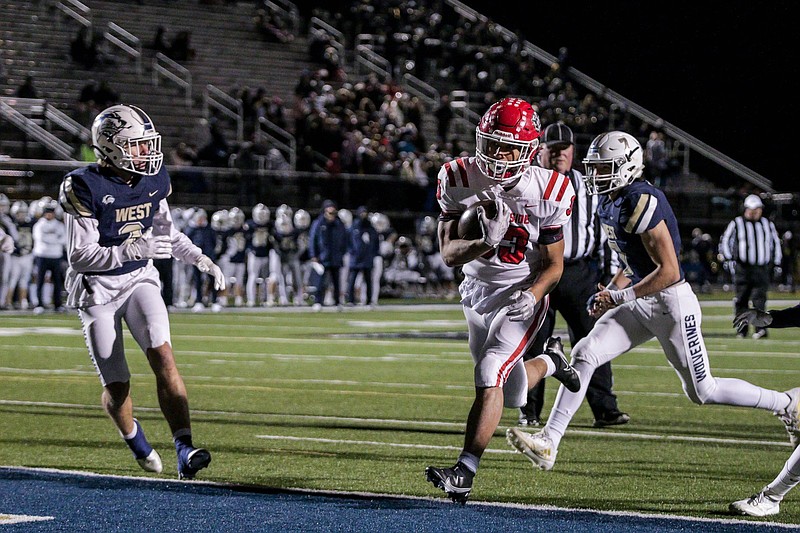 Fort Smith Northside’s Ty Massey (33) crosses the goal line to score a touchdown Friday during the Grizzlies’ 47-21 victory over Bentonville West in the Class 7A playoffs at Wolverine Stadium in Centerton. More photos at arkansasonline.com/1113fsnbw/.
(Special to the NWA Democrat-Gazette/Brent Soule)