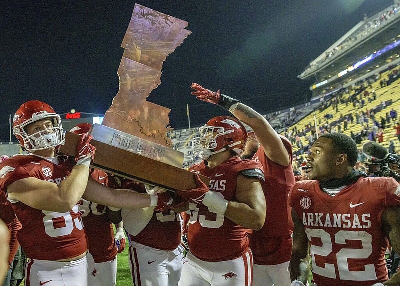 LSU keeps Golden Boot, tops Hogs 34-31