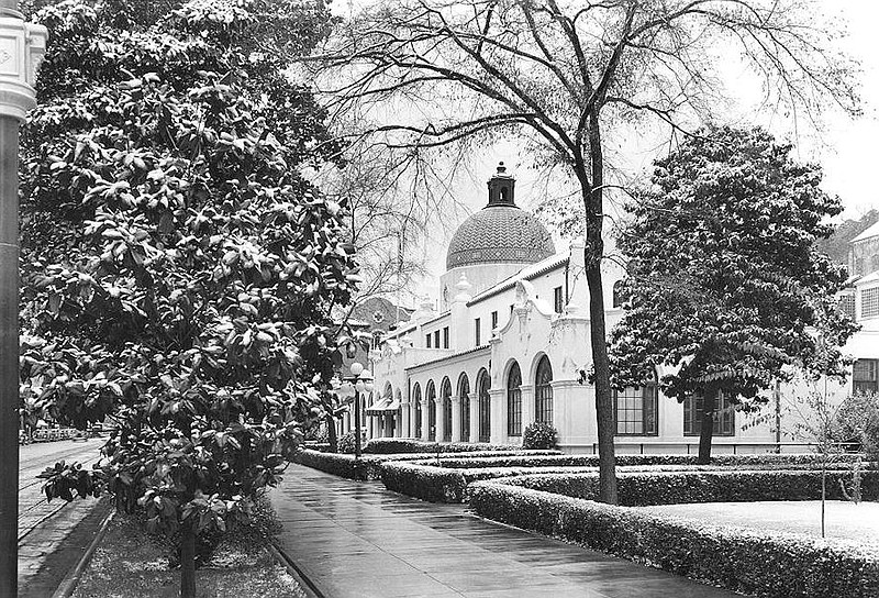 An icy sidewalk seems to have kept visitors away from the Quapaw Bath House. Opened in 1922 on the site of the old Horseshoe and Magnolia bath houses, it’s the longest bath house on Bathhouse Row. Today it houses the Quapaw Baths & Spa, and is one of two places on the row where visitors can immerse themselves in the thermal waters. Submitted photo