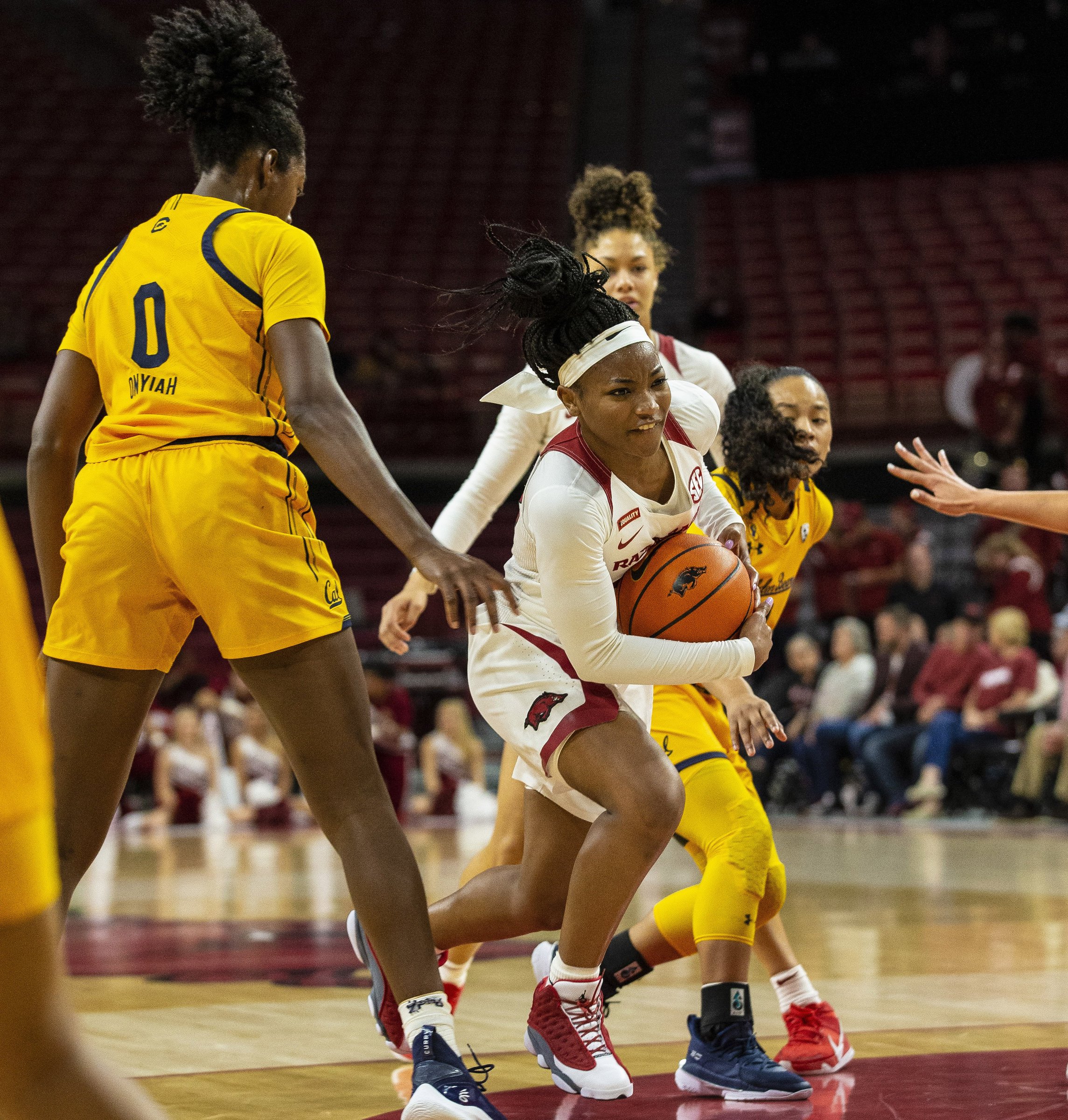 Daniels' 32 points carry UA women - Vimarsana News