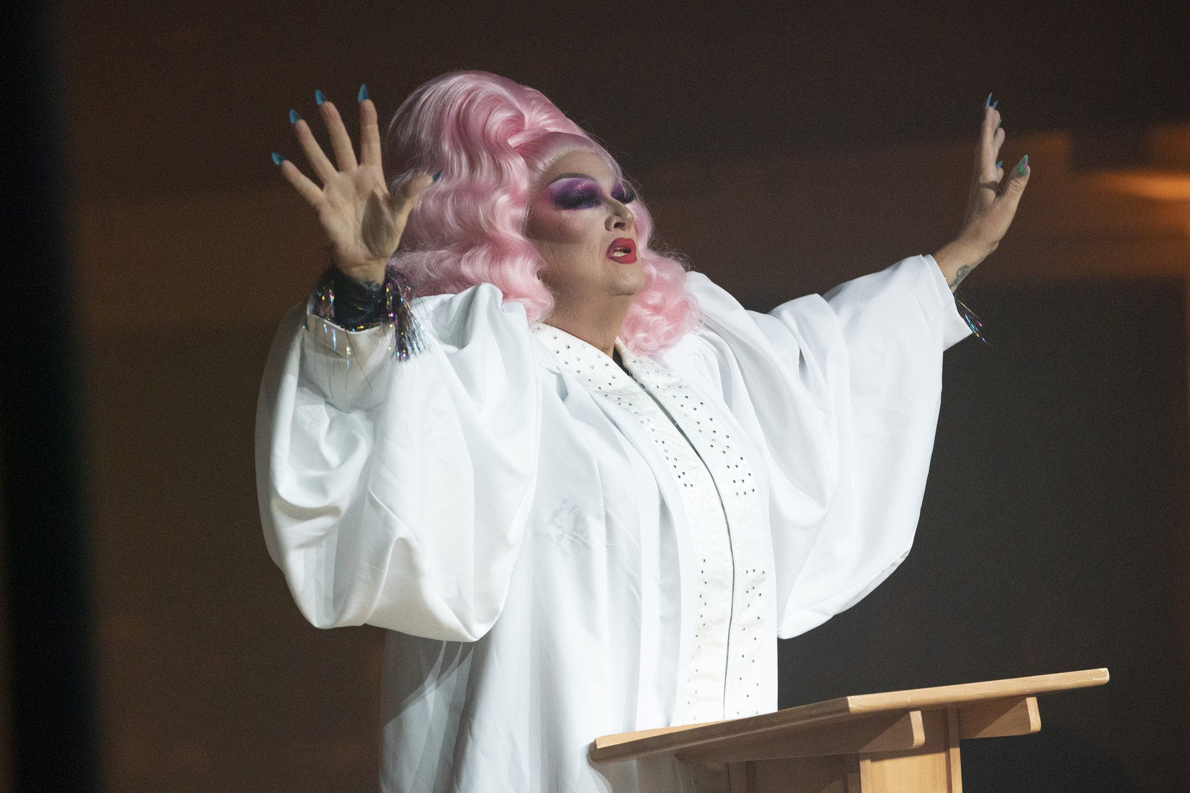 Pastor loses his job over drag queen show - Vimarsana News