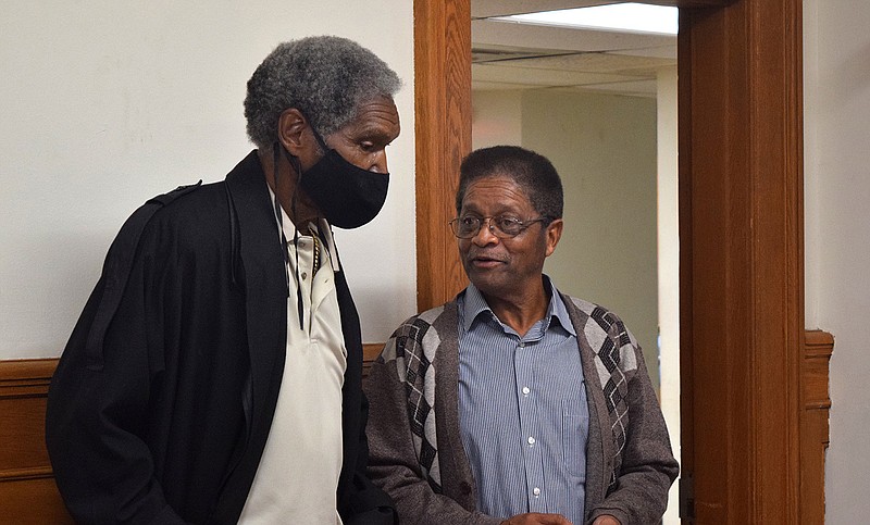 Perla Mayor Raymond Adams (right) waits Thursday with the city’s former water system superintendent, Joe Owens, outside a Hot Spring County courtroom during a break in proceedings before Judge Stephen Shirron.
(Arkansas Democrat-Gazette/Joseph Flaherty)