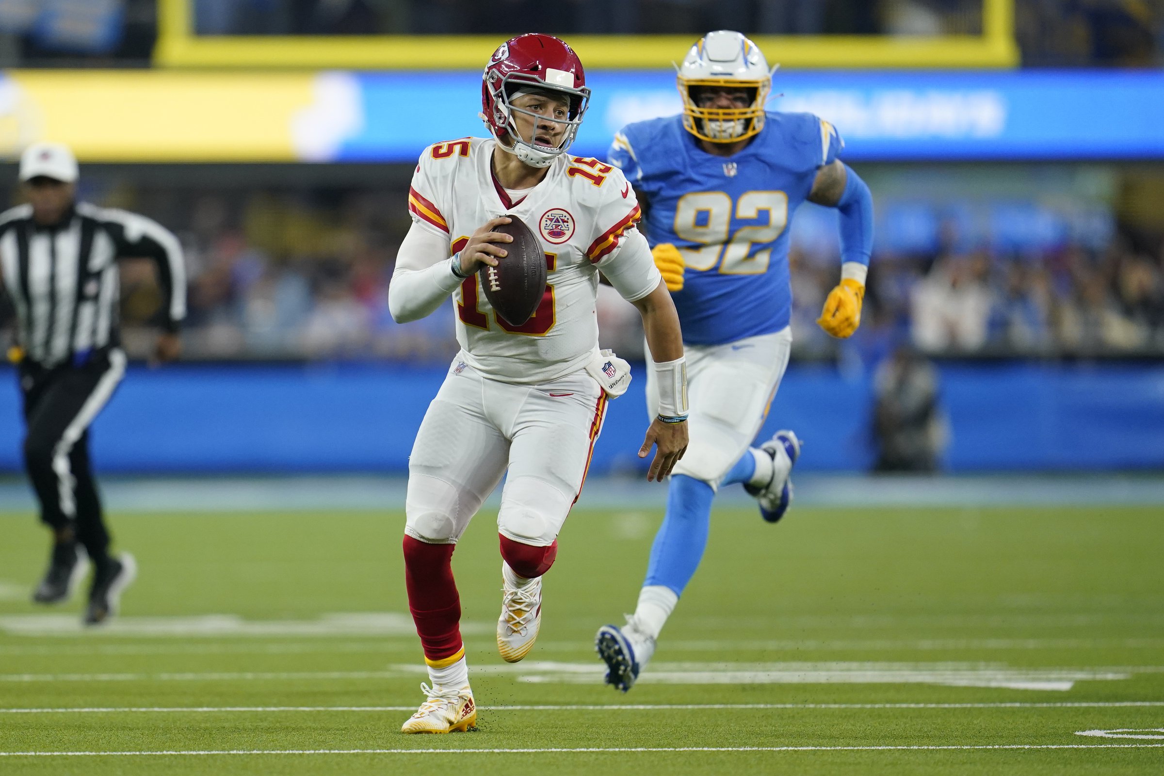 Kelce's OT touchdown gives Chiefs 34-28 win over Chargers