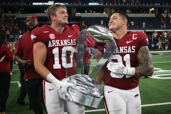 WholeHogSports - Hogs' rugged LB trio set for one last ride