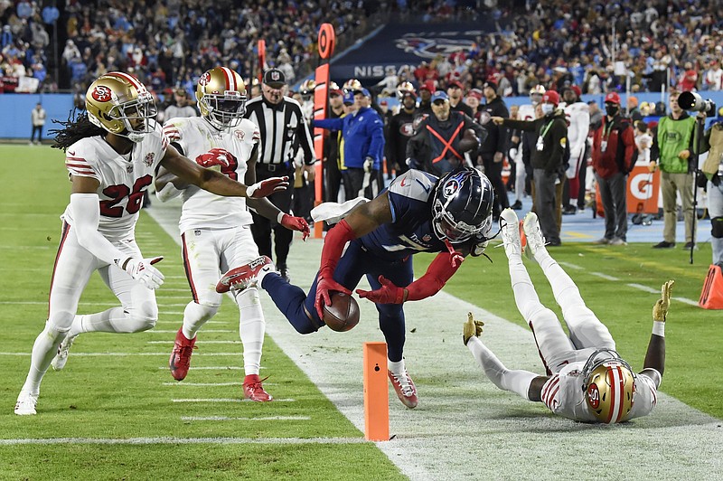 Tennessee running back D’Onta Foreman (7) is knocked out of bounds short of the goal line Thursday by San Francisco defenders Josh Norman (26) and Jimmie Ward during the Titans’ 20-17 victory over the 49ers in Nashville, Tenn. Freeman scored on a 3-yard touchdown run in the third quarter as the Titans scored all of their points in the second half to claim the win. More photos at arkansasonline.com/1224sftenn/.
(AP/Mark Zaleski)