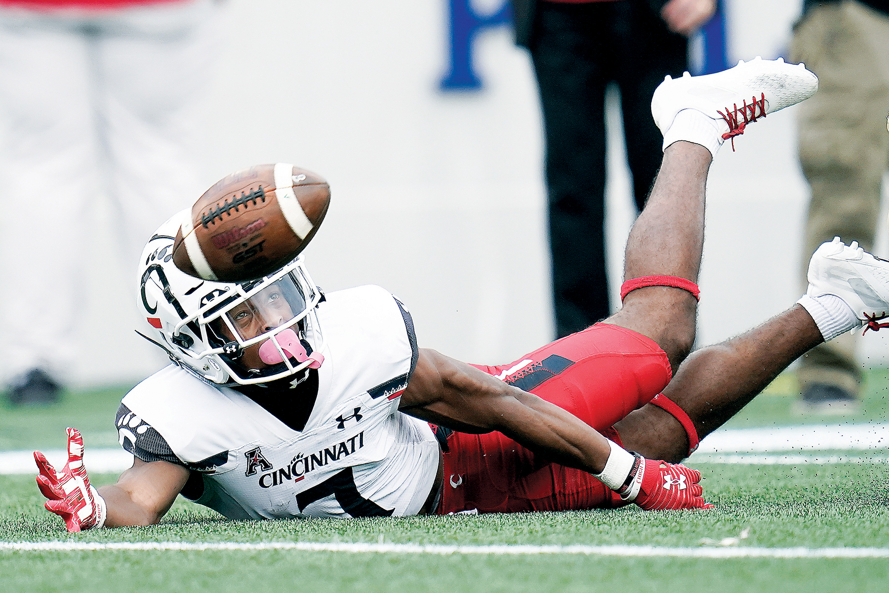 Cincinnati climbs CFP mountain, but can it stay there? - Vimarsana News