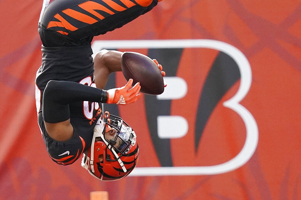 Burrow's 525 yards, 4 TDs catapult Bengals