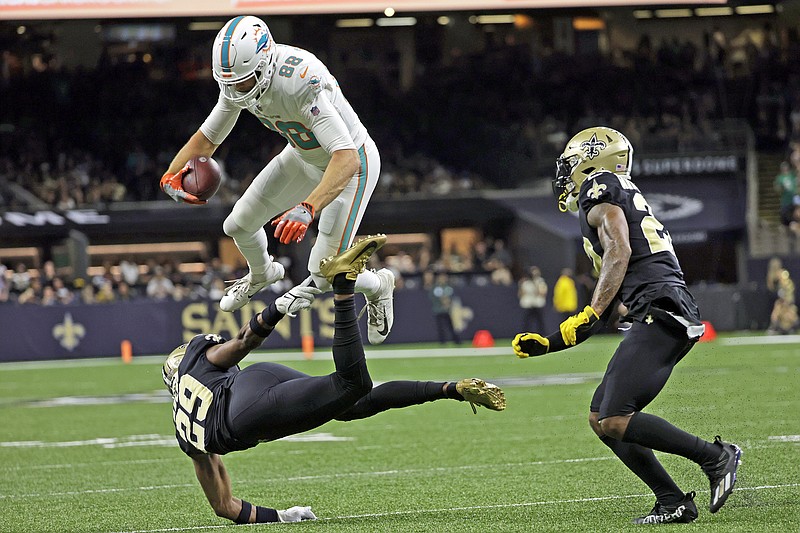 Waddle shines, Dolphins beat Saints for seventh straight win