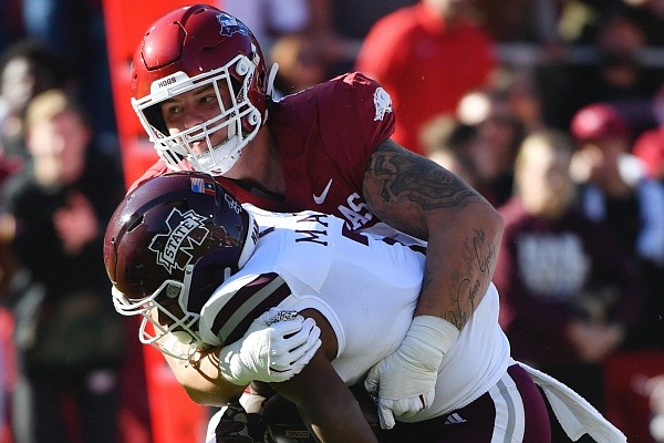 Ridgeway a big presence on Hogs' D-line | Whole Hog Sports