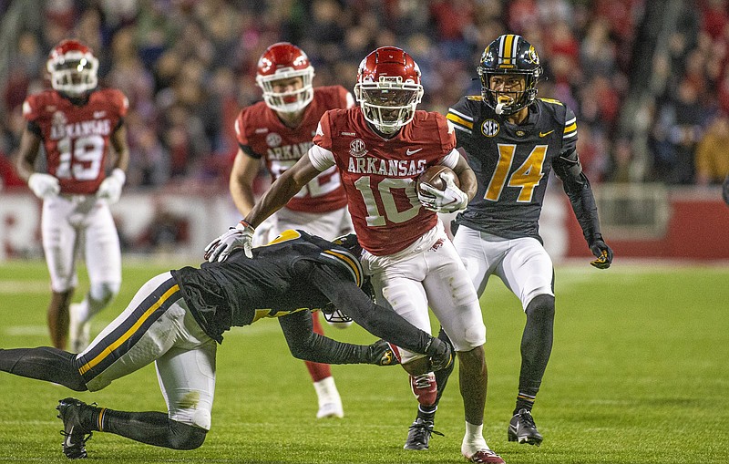 Arkansas receiver De’Vion Warren (10) is among 10 super seniors who returned to the Razorbacks this season to help continue the
resurgence in the program, leading up to Saturday’s game against Penn State in the Outback Bowl. “I’m happy that I’ve been here
to help with the rebuild,” he said.
(Special to the NWA Democrat-Gazette/David Beach)
