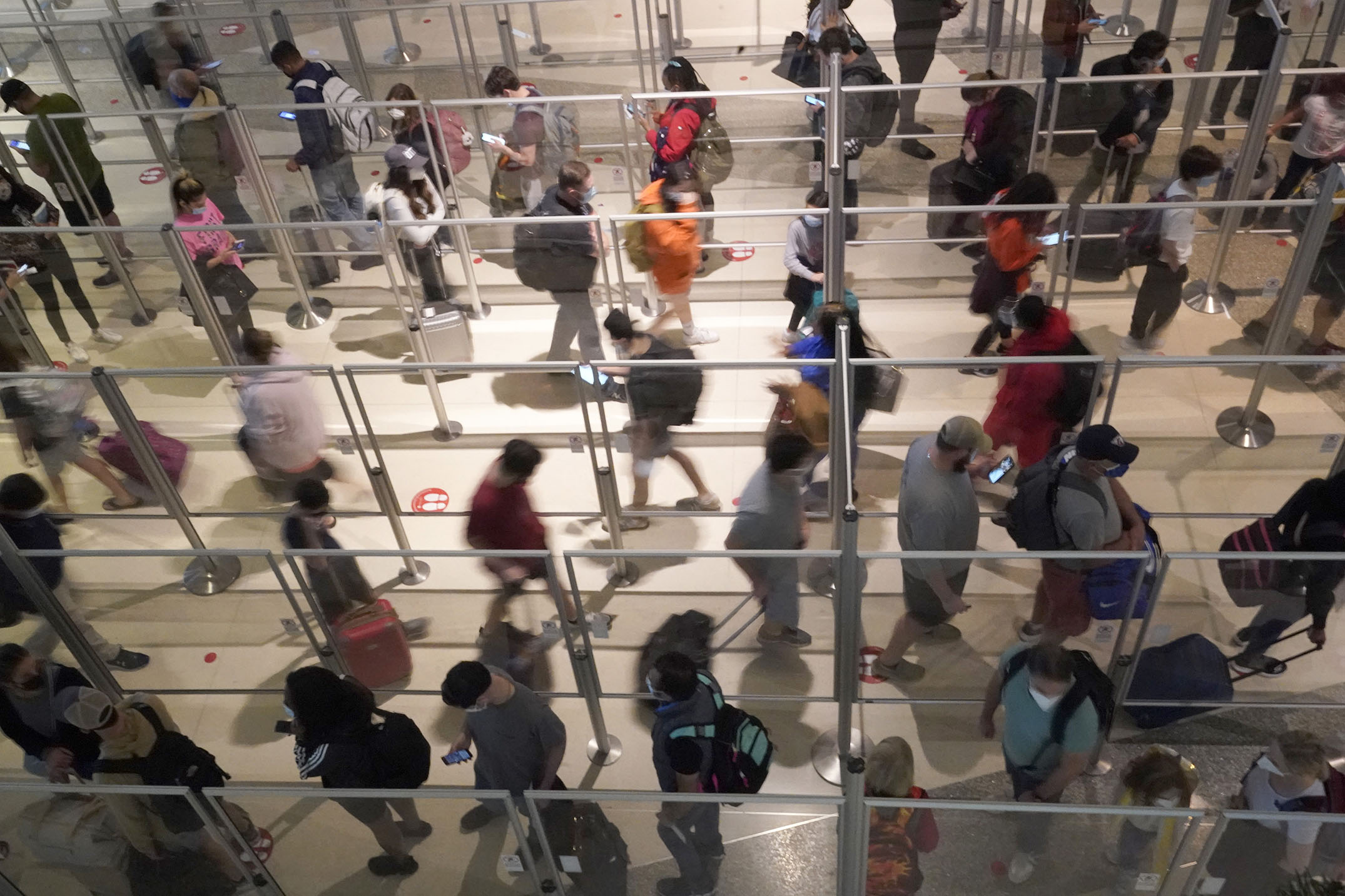 Airlines cancel 2,700 flights in U.S. amid covid - Vimarsana News