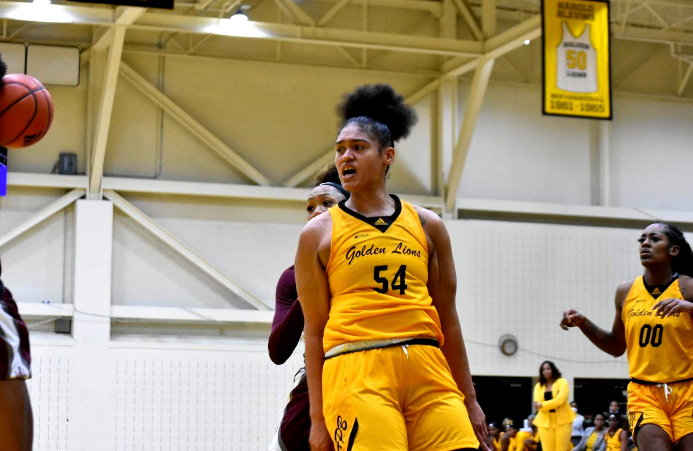 Lady Lions surge late to beat Panthers