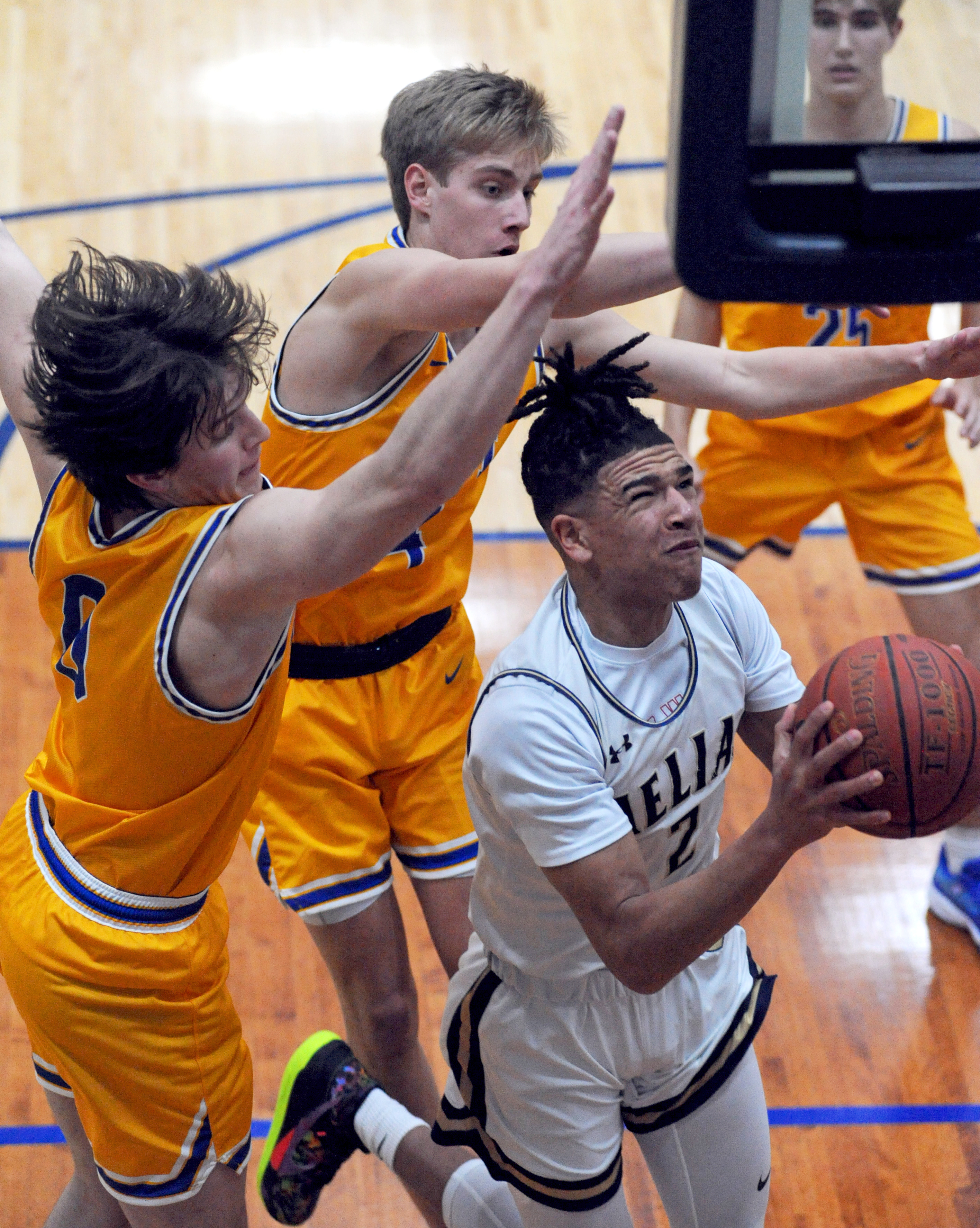 White's driving bucket sends Helias past Fatima - Vimarsana News