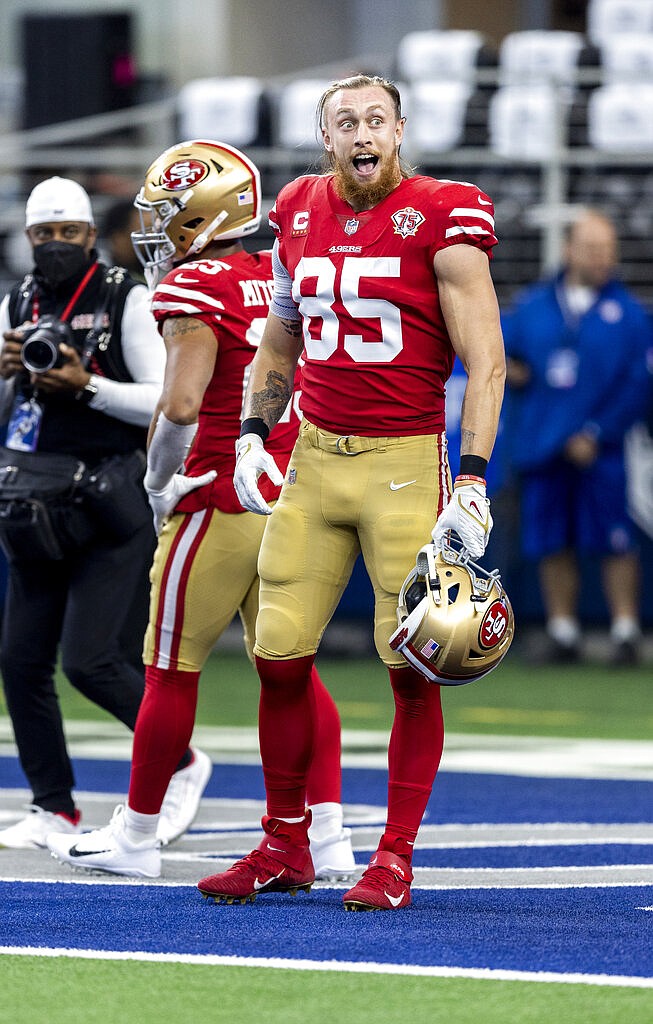 George kittle bulge (with zoom ins) : r/NFL_Bulges