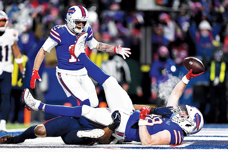 Buffalo Bills tight end Dawson Knox catches a key fourth quarter