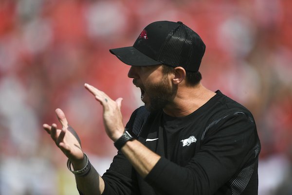 Arizona 4-star QB set to visit Hogs - Vimarsana News