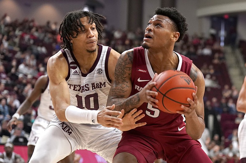 Arkansas guard Au’Diese Toney (right) looks to shoot as Texas A&M forward Ethan Henderson defends during the Razorbacks’ loss Jan. 8 in College Station, Texas. Arkansas has won three in a row since then and will look to avenge its loss to the Aggies tonight at Walton Arena in Fayetteville.
(AP/Sam Craft)