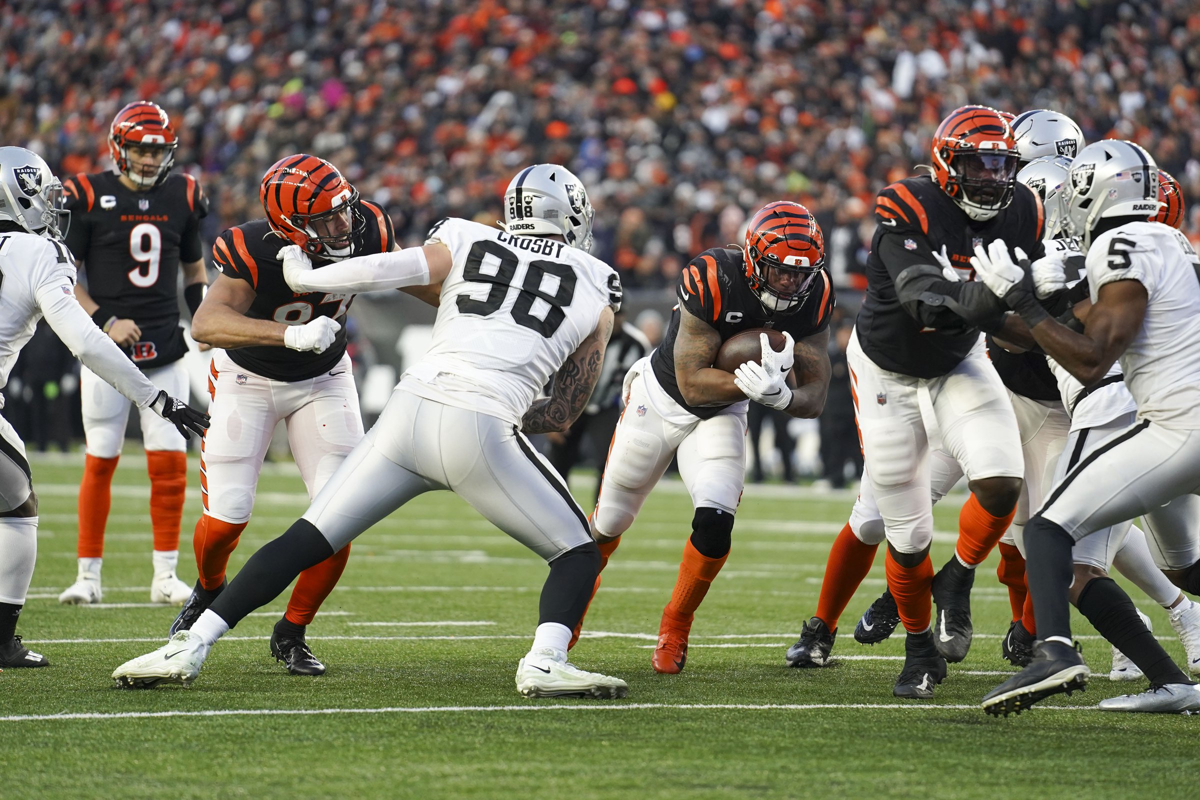 Titans face the Bengals for a spot in the AFC Championship