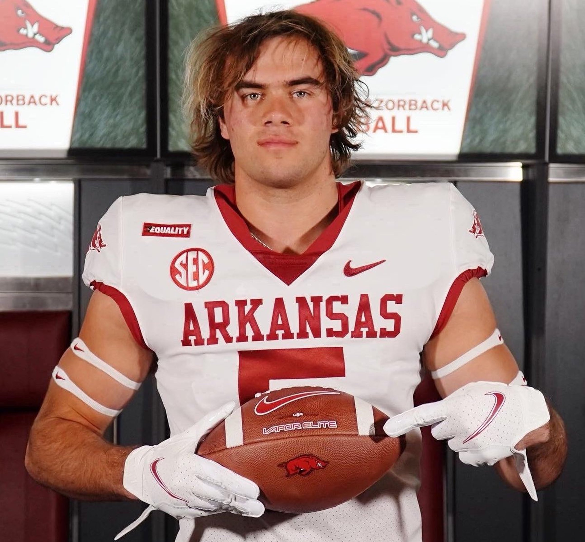 Razorbacks build on tight end haul - Vimarsana News