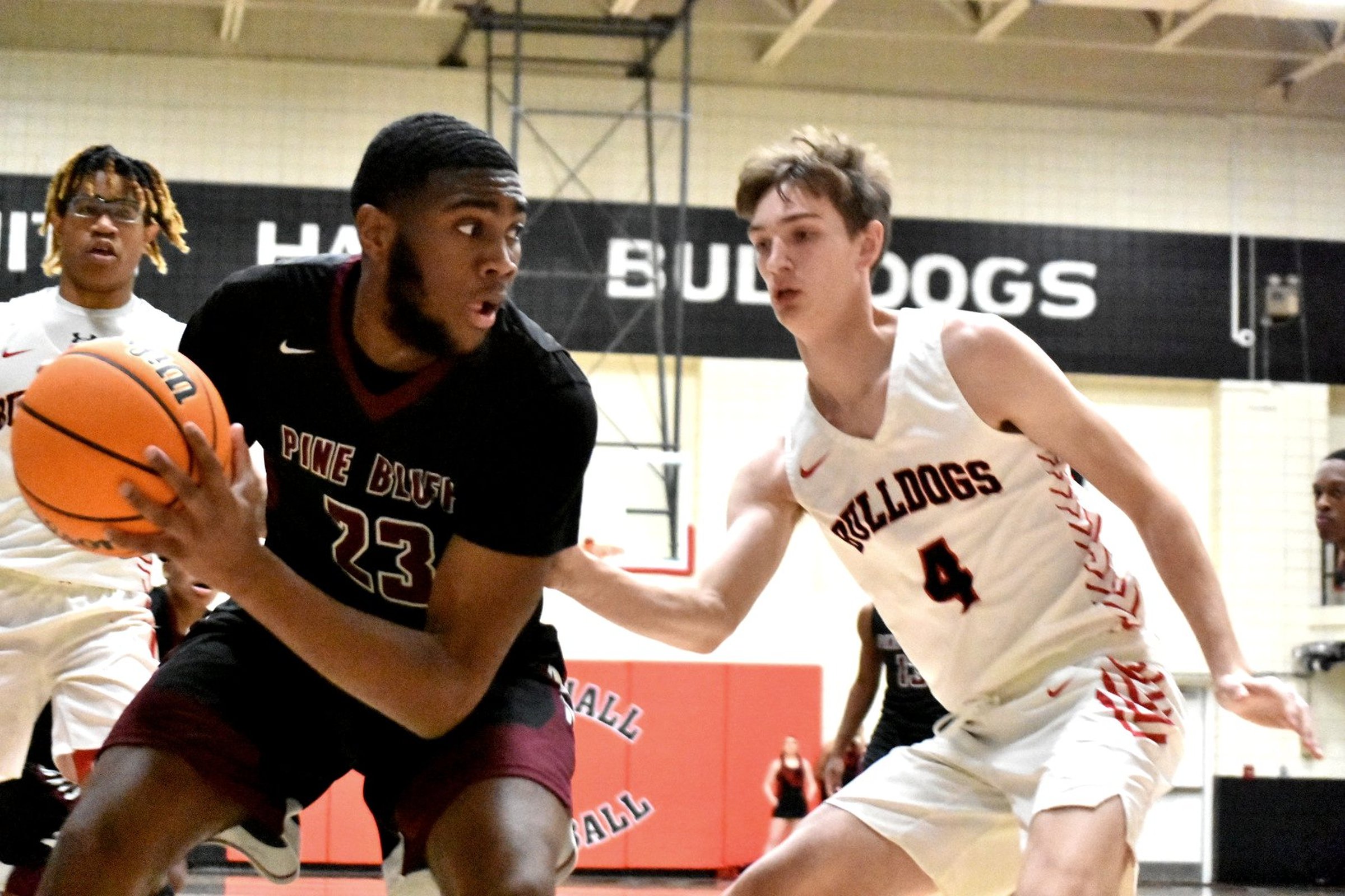 Zebras’ stout defense keeps Rams in check