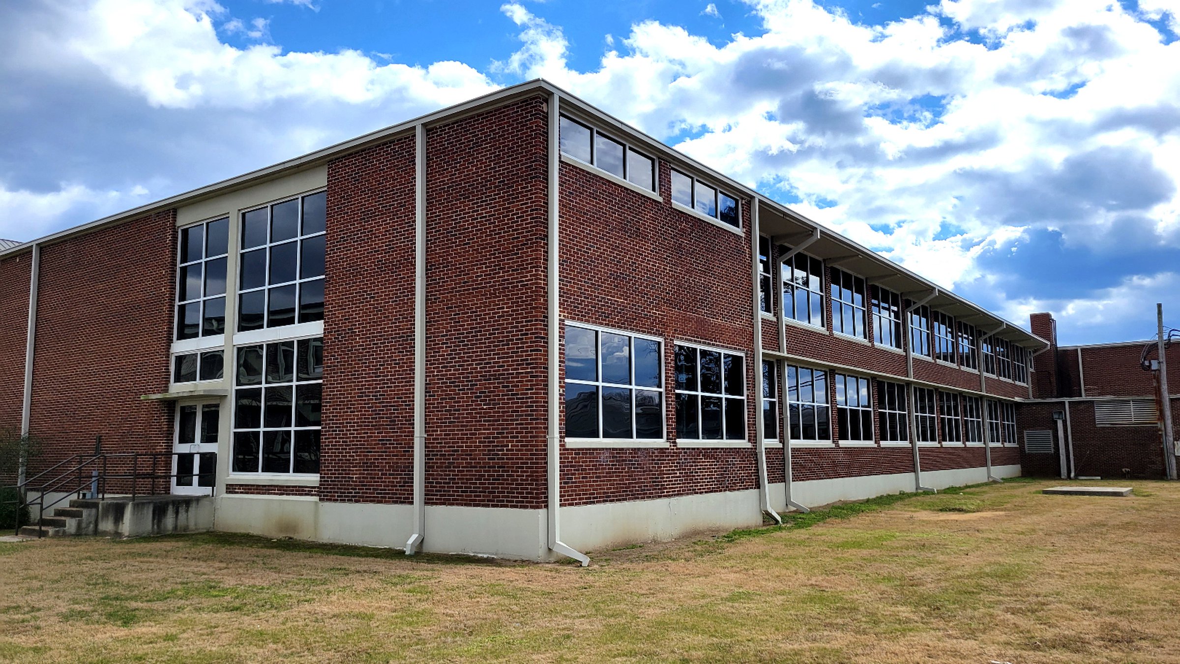 Board picks contractor for UAPB hall project