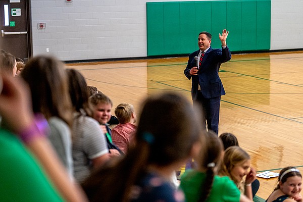 Ashcroft challenges fifth-graders to persevere, be good citizens - Vimarsana News