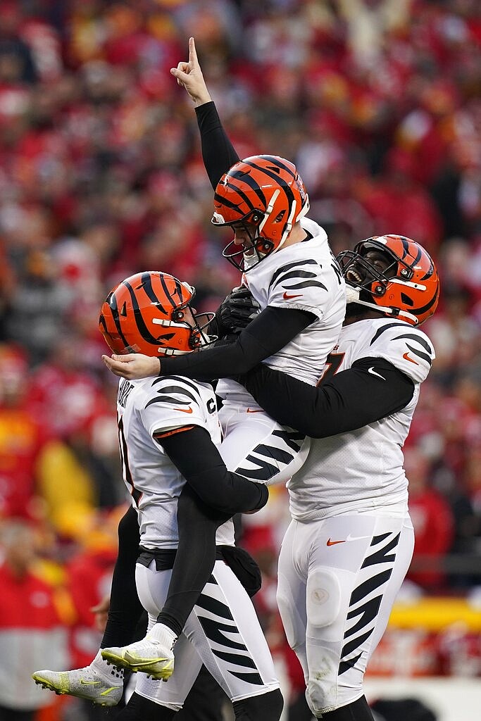 Super matchup set: Burrow's Bengals dispose of Chiefs