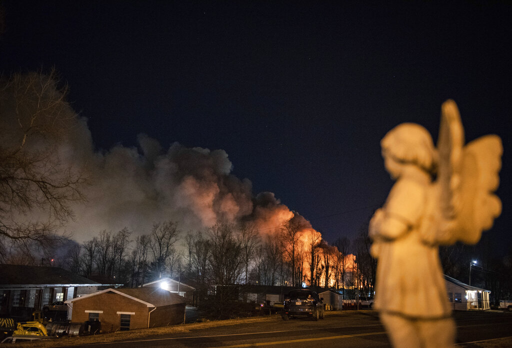 Fertilizer plant fire prompts thousands of evacuations - Vimarsana News