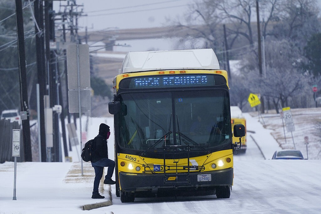 As winter storm moves across U.S., ice becomes bigger concern | The ...