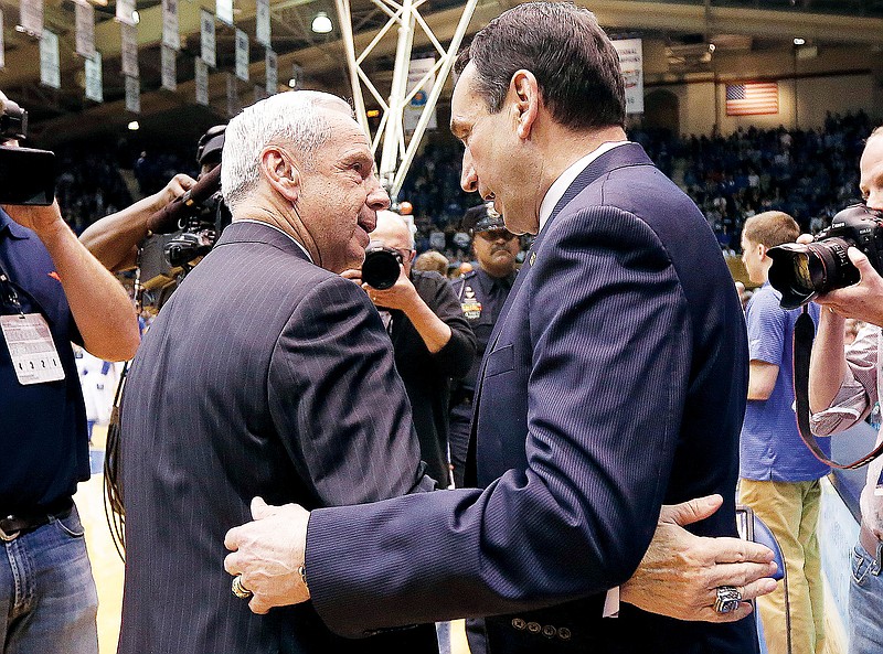 UNC coach Hubert Davis greets Coach K's wife in viral moment