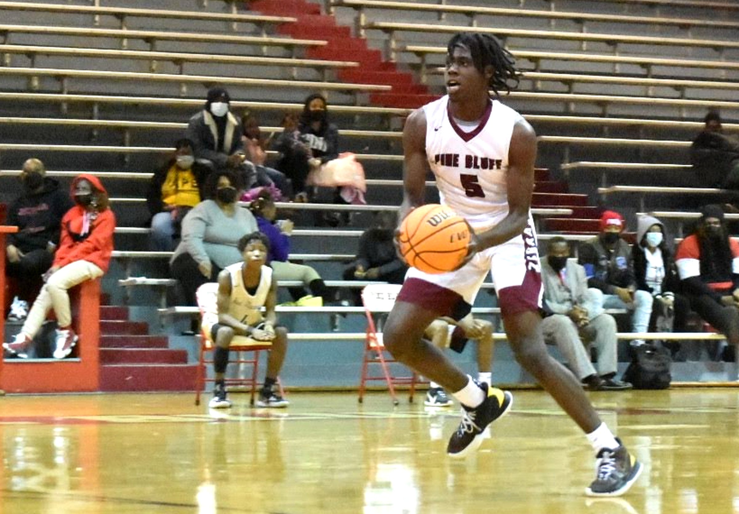Crutchfield drives Zebras to top