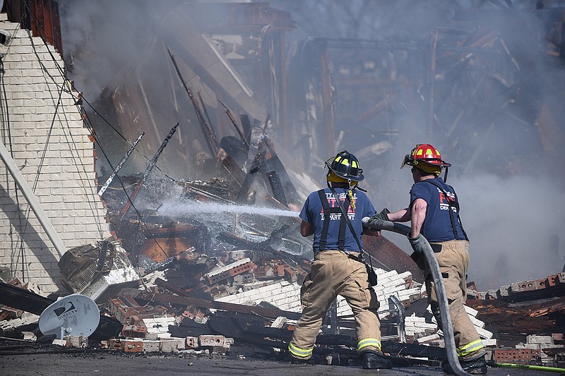 Fire destroys 57yearold Searcy apartment complex; no injuries